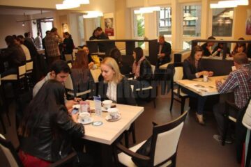 Proiectul „Book Cafe” se adresează în special studenților, dar și sucevenilor dornici să se întâlnească într-un cadru plăcut
