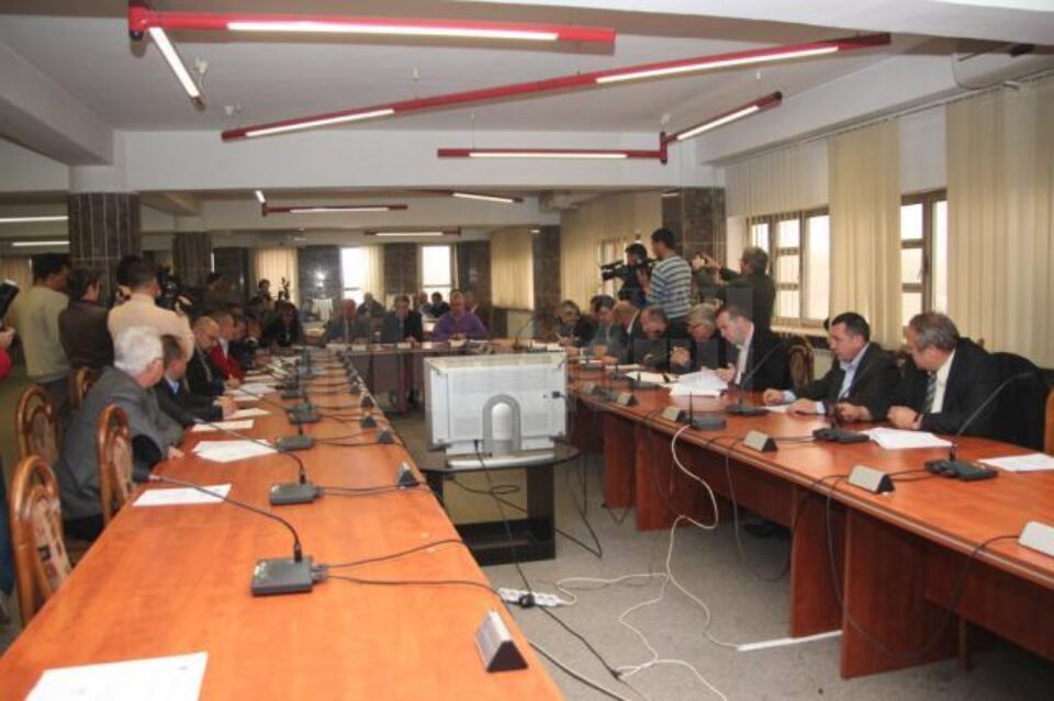 Ședința de ieri a Consiliului Local a durat aproape două ore, la finele cărora nu s-a luat nici o decizie concretă privind asigurarea căldurii populației