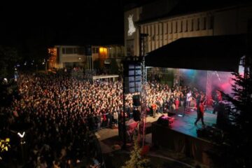 Hardcore moldovenesc, nonconformism și energie, asigurate de Zdob și Zdub, la Universitatea „Ștefan cel Mare”