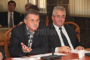 Viorel Seredenciuc i-a întâmpinat cu comentarii acide pe parlamentarii suceveni Ovidiu Donțu și Ștefan Băișanu Viorel Seredenciuc i-a întâmpinat cu comentarii acide pe parlamentarii suceveni Ovidiu Donțu și Ștefan Băișanu