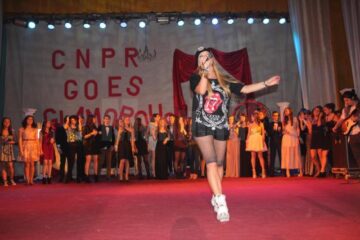 Delia Matache pe scena Balului Bobocilor CN „Petru Rareș”
