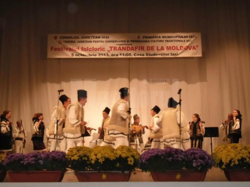 Suceveni pe scena Festivalului „Trandafir de la Moldova”, desfășurat la Iași