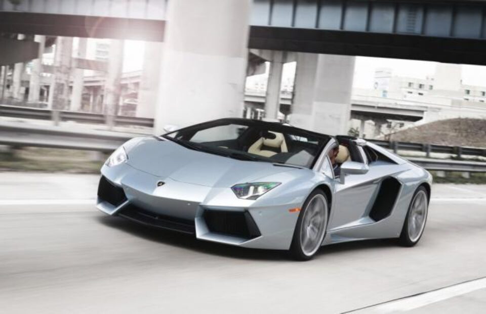 Lamborghini este asaltat de comenzi pentru supercarul Aventador