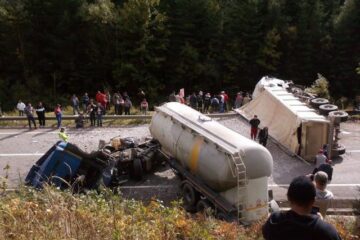 Accidentul grav de la finele lunii trecute, la Valea Putnei, când două autotrenuri s-au izbit violent. Foto: Andreea SIRAN