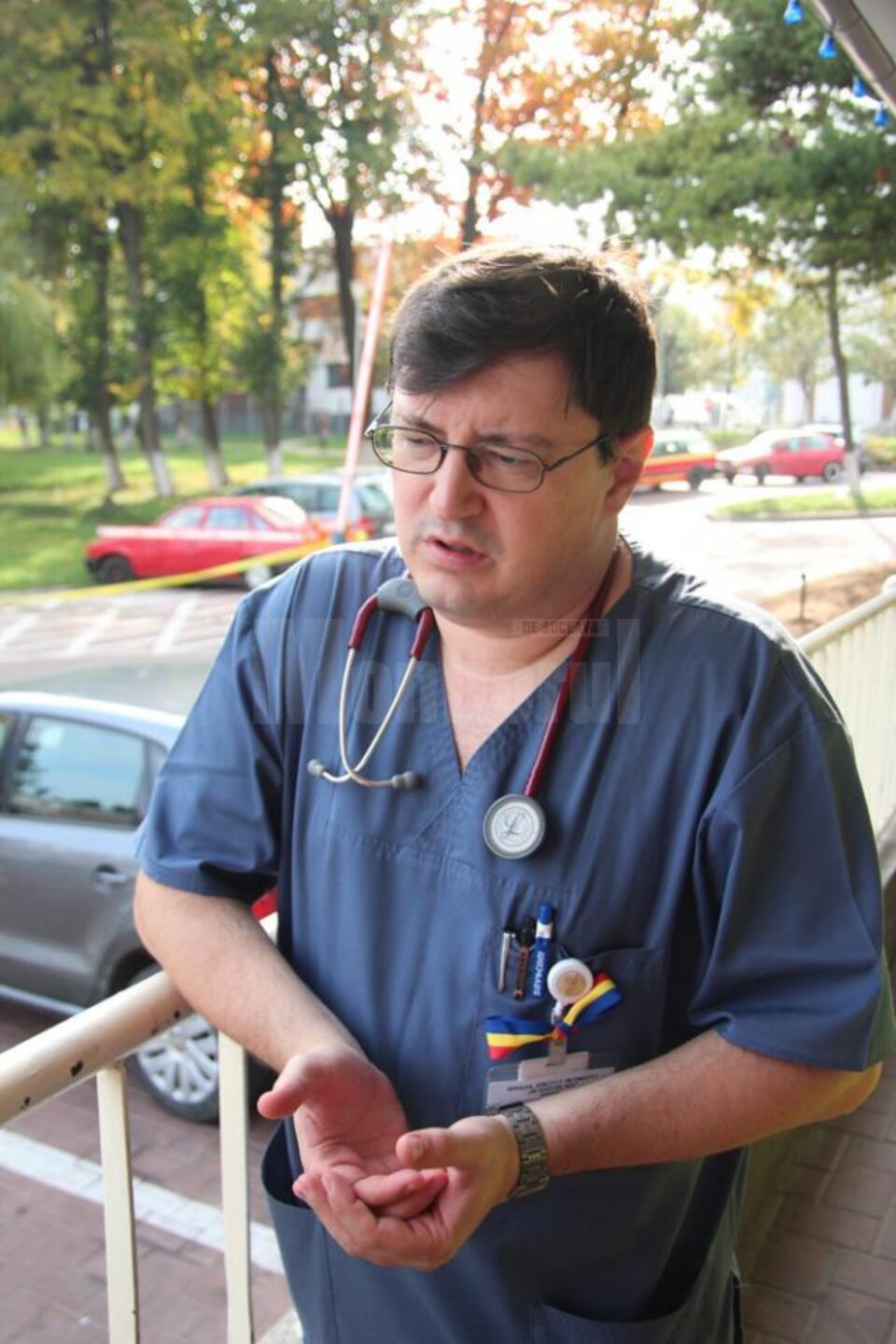 Medicul urgentist Tiberius Brădățan, de la Spitalul Suceava, a făcut ieri front comun cu colegii săi Medicul urgentist Tiberius Brădățan, de la Spitalul Suceava, a făcut ieri front comun cu colegii săi