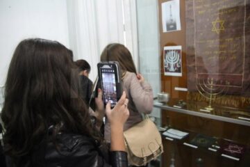 Expoziția „Cultură și civilizație evreiască în zona Moldovei”