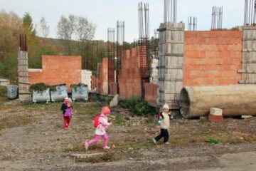 Copiii ar fi trebuit să învețe într-o școală de peste 16 miliarde lei