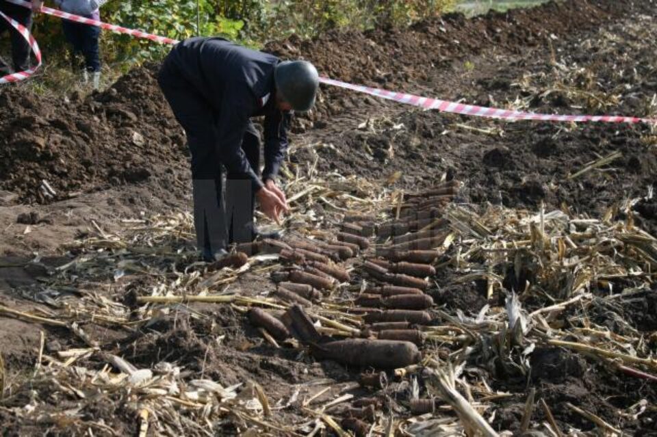 Peste o sută de bombe de aviație din al Doilea Război Mondial, găsite la Salcea Peste o sută de bombe de aviație din al Doilea Război Mondial, găsite la Salcea