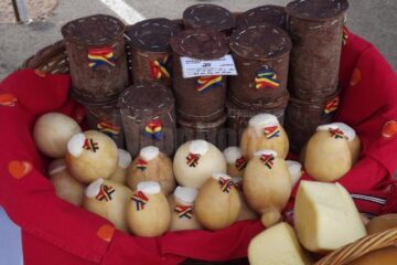 Cele mai gustoase bucate românești, de vânzare, la Shopping City, la Serbările Toamnei Bucovinene