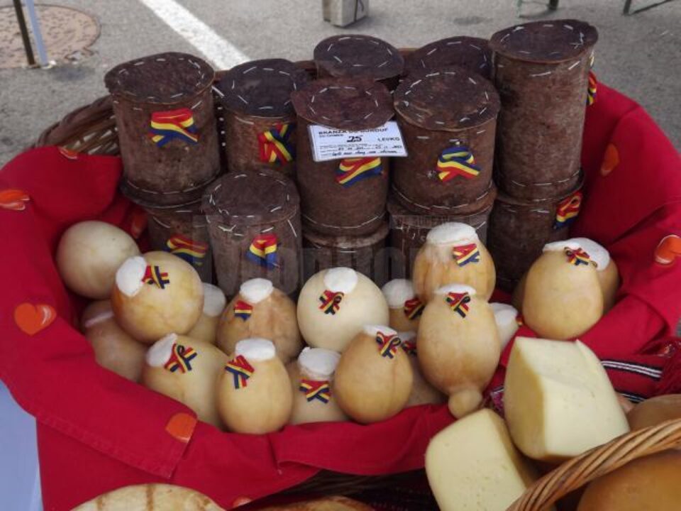 Cele mai gustoase bucate românești, de vânzare, la Shopping City, la Serbările Toamnei Bucovinene Cele mai gustoase bucate românești, de vânzare, la Shopping City, la Serbările Toamnei Bucovinene