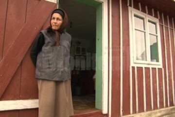 Aurica Feraru le-a spus polițiștilor că țigările i-au fost aduse soțului său de un necunoscut