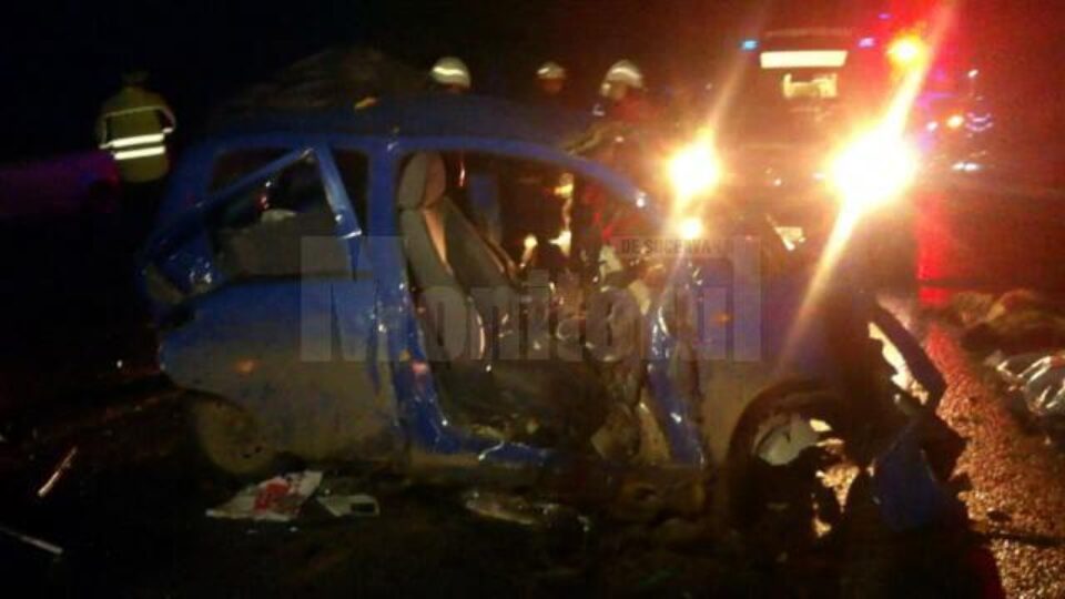 Autoturismul Matiz s-a izbit violent în microbuzul ce venea din sens opus