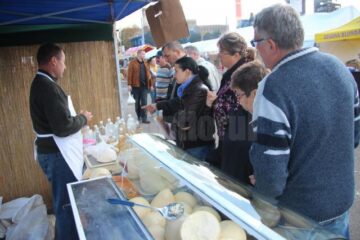 Aproape 50 de producători din țară, prezenți pentru trei zile la „Serbările Toamnei Bucovinene”