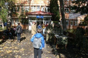 Militarii suceveni își promovează profesia în școli