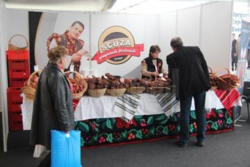 Aproape 50 de producători din țară, prezenți pentru trei zile la „Serbările Toamnei Bucovinene”