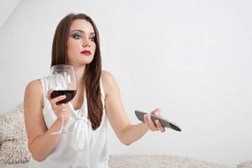 Un pahar de vin pe săptămână reduce șansele de a concepe cu copil cu 33%