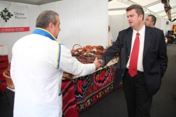 Aproape 50 de producători din țară, prezenți pentru trei zile la „Serbările Toamnei Bucovinene”