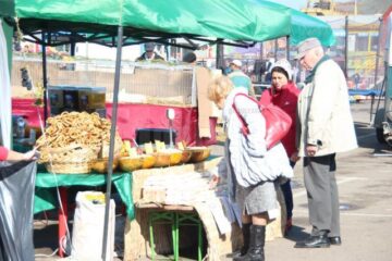 Aproape 50 de producători din țară, prezenți pentru trei zile la „Serbările Toamnei Bucovinene”
