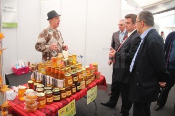 Aproape 50 de producători din țară, prezenți pentru trei zile la „Serbările Toamnei Bucovinene”