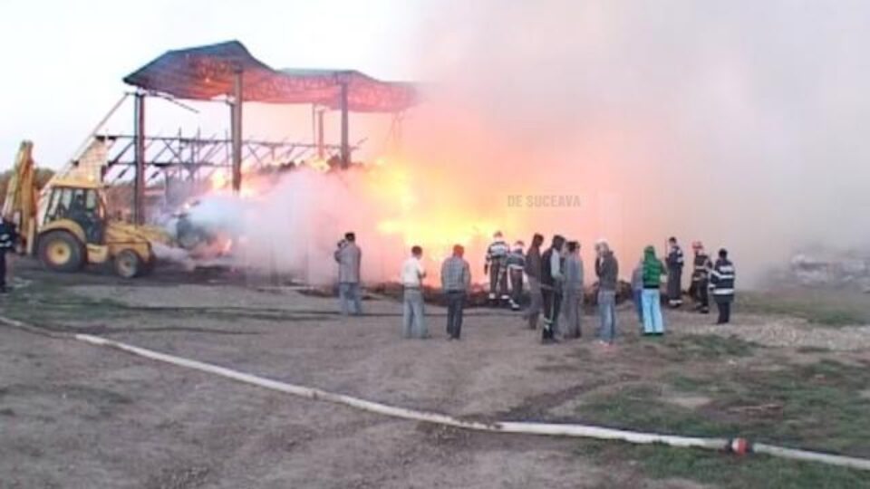 Pagubele provocate de incendiu se ridică la aproximativ 130.000 de lei