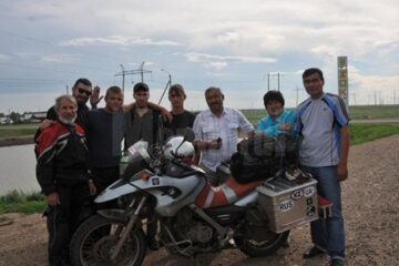 Doi fotografi români, tată și fiu, au călătorit cu motocicletele prin Asia aproape 70 de zile