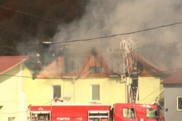 Clădirea de birouri a unei firme din Frasin a fost cuprinsă de un puternic incendiu