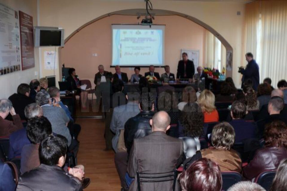 La Fălticeni a avut loc Simpozionul Internațional “România între Occident și Orient”