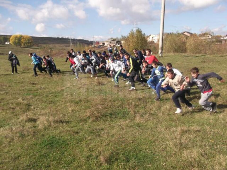 La cros au participat peste 150 de elevi din zona Fălticeni