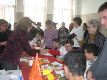 Ateliere de creație și spectacol cu copii aflați în dificultate, la Gura Humorului