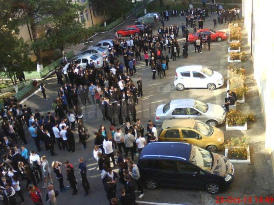 Simulări de seism, la Colegiul Economic Dimitrie Cantemir