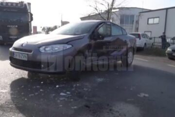 Constantin Huțupaș, susțin polițiștii, a ieșit cu un Renault din parcarea instituției, fără să se asigure, izbind un autoturism VW Golf