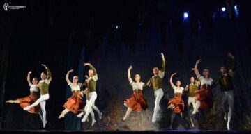 Spectacolul de balet „Lacul Lebedelor”, pe scena Casei de Cultură