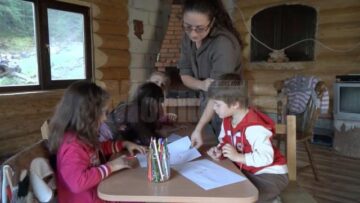 Pentru învățătoarea din sat, școala sau acasă, serviciu sau cămin, au devenit sinonime