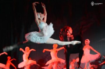 Spectacolul de balet „Lacul Lebedelor”, pe scena Casei de Cultură