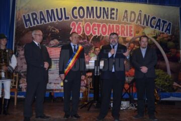 Lansare de carte, inaugurarea unei săli de calculatoare și spectacole de Hramul comunei Adâncata
