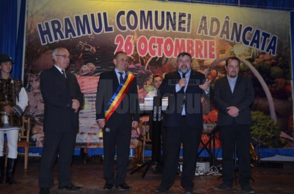 Lansare de carte, inaugurarea unei săli de calculatoare și spectacole de Hramul comunei Adâncata Lansare de carte, inaugurarea unei săli de calculatoare și spectacole de Hramul comunei Adâncata