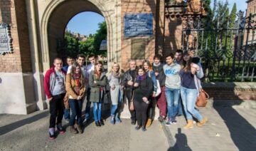 Tinerii studenți au susținut opt spectacole în comunitățile românești