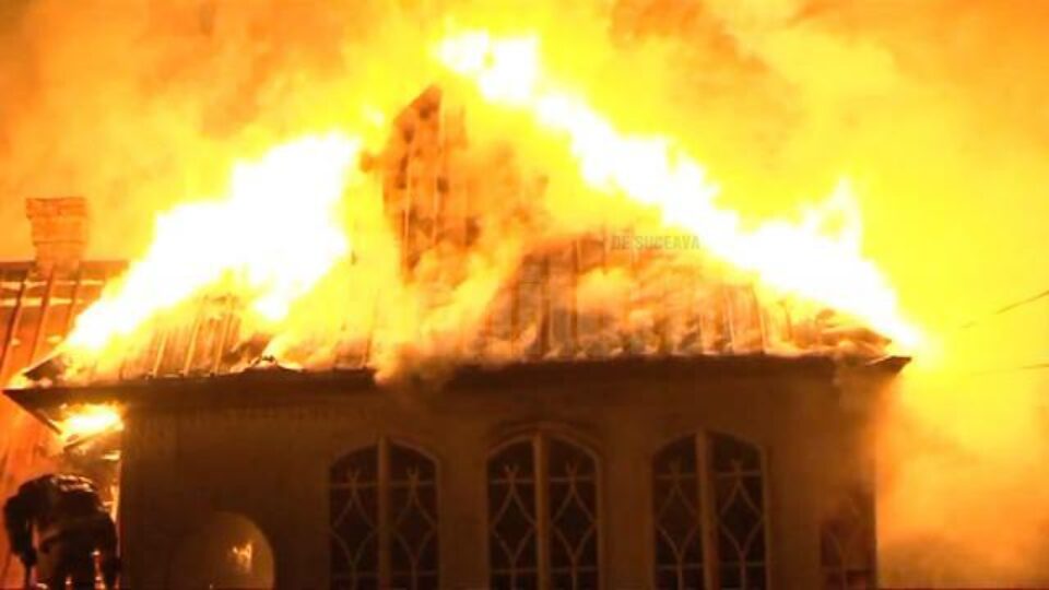 Agoniseala de-o viață a unei familii, făcută scrum în câteva ore Agoniseala de-o viață a unei familii, făcută scrum în câteva ore