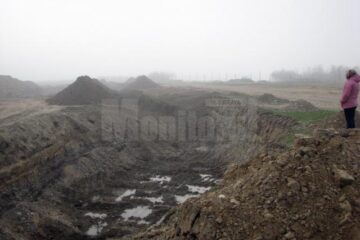 Zeci de tone de deșeuri fuseseră îngropate de SC Supermag pe malul râului Suceava