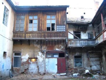 Așa arată clădirile din centrul istoric al Rădăuțiului