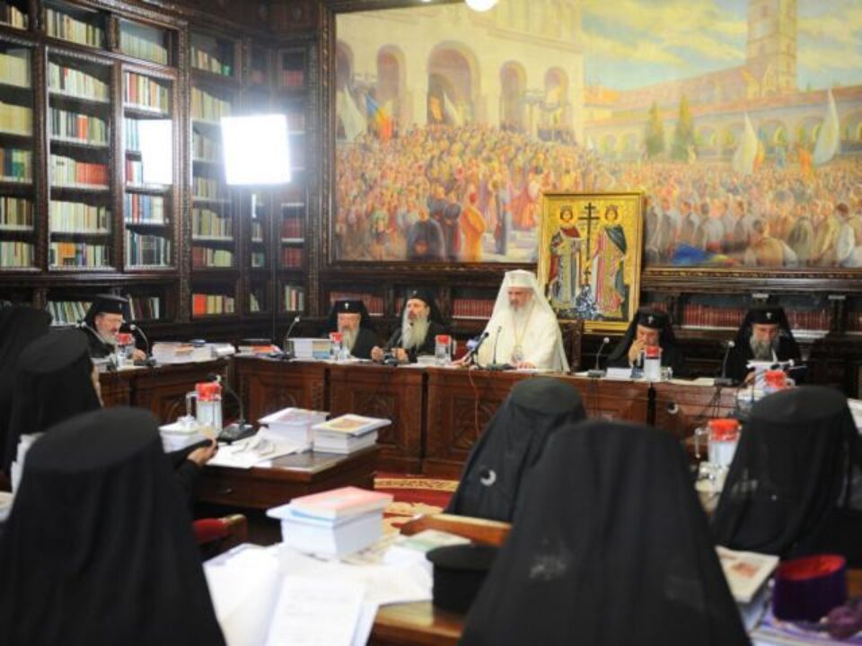 Sfântul Sinod a proclamat anul 2015 - An omagial al misiunii parohiei și mănăstirii azi în Patriarhia Română Sfântul Sinod a proclamat anul 2015 - An omagial al misiunii parohiei și mănăstirii azi în Patriarhia Română