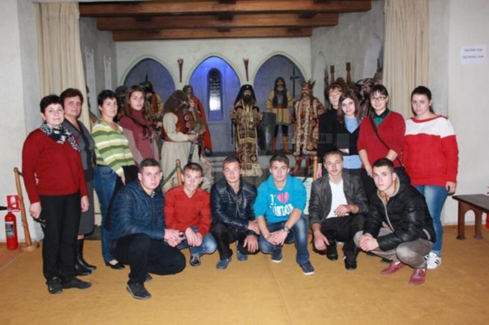 Proiectul a fost realizat de Asociația „Sud-Est Junior”, cu sprijinul Departamentului Politici pentru Relația cu Românii de Pretutindeni.
