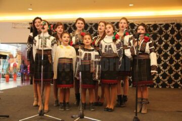 Zeci de persoane cu nevoi speciale și-au demonstrat potențialul artistic, pe scena Iulius Mall