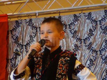 Spectacol folcloric la Iulius Mall cu elevi de la Palatul Copiilor
