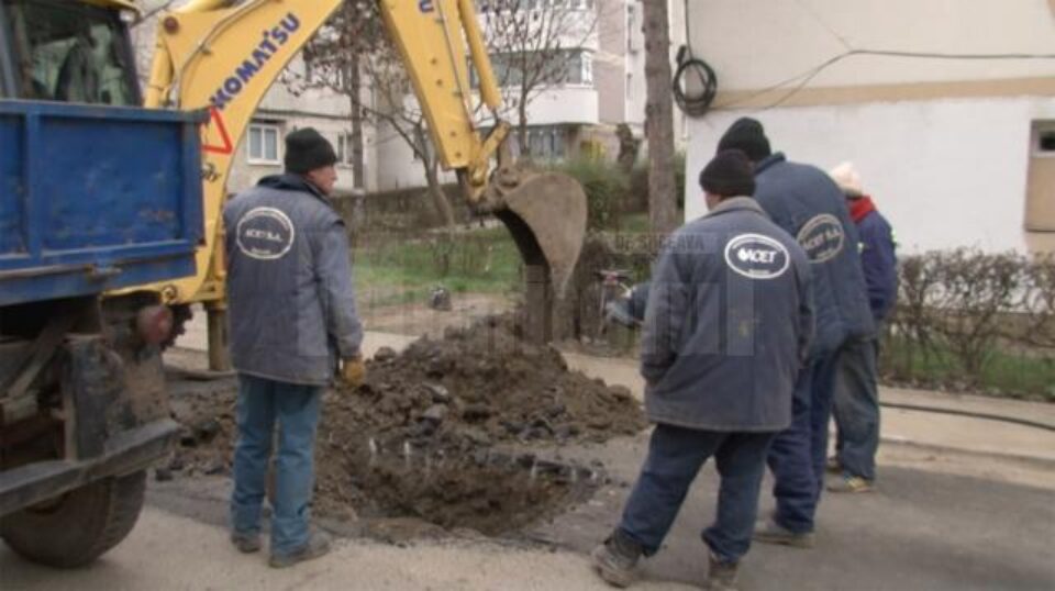 În căutarea sursei infiltrațiilor de apă, cei de la ACET au tot săpat ieri, dar fără vreun rezultat concret În căutarea sursei infiltrațiilor de apă, cei de la ACET au tot săpat ieri, dar fără vreun rezultat concret