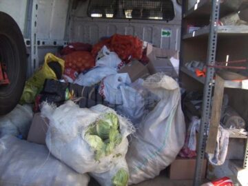 Copiii au colindat și le-au oferit bătrânilor daruri