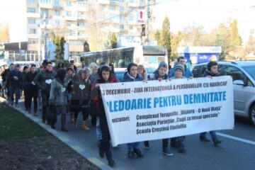 Sute de persoane au participat ieri la Marșul „Pledoarie pentru demnitate”
