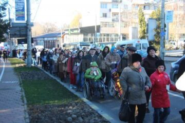 Sute de persoane au participat ieri la Marșul „Pledoarie pentru demnitate”