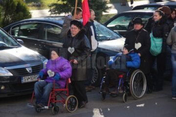 Sute de persoane au participat ieri la Marșul „Pledoarie pentru demnitate”