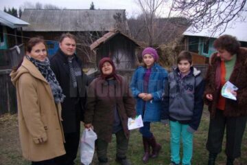Bătrânii din Ilișești au primit pachete de Moș Nicolae